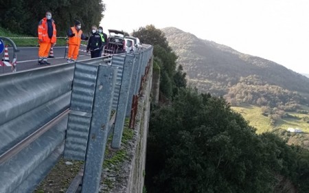 Àllai – A metadi de friàrgiu partint is traballus in sa strada provintziali n.33